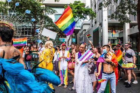 The Bangkok Pride Parade を華やかに彩る、アイコニックなタイ人ドラァグクイーン「アイリス・プラパット」の功績